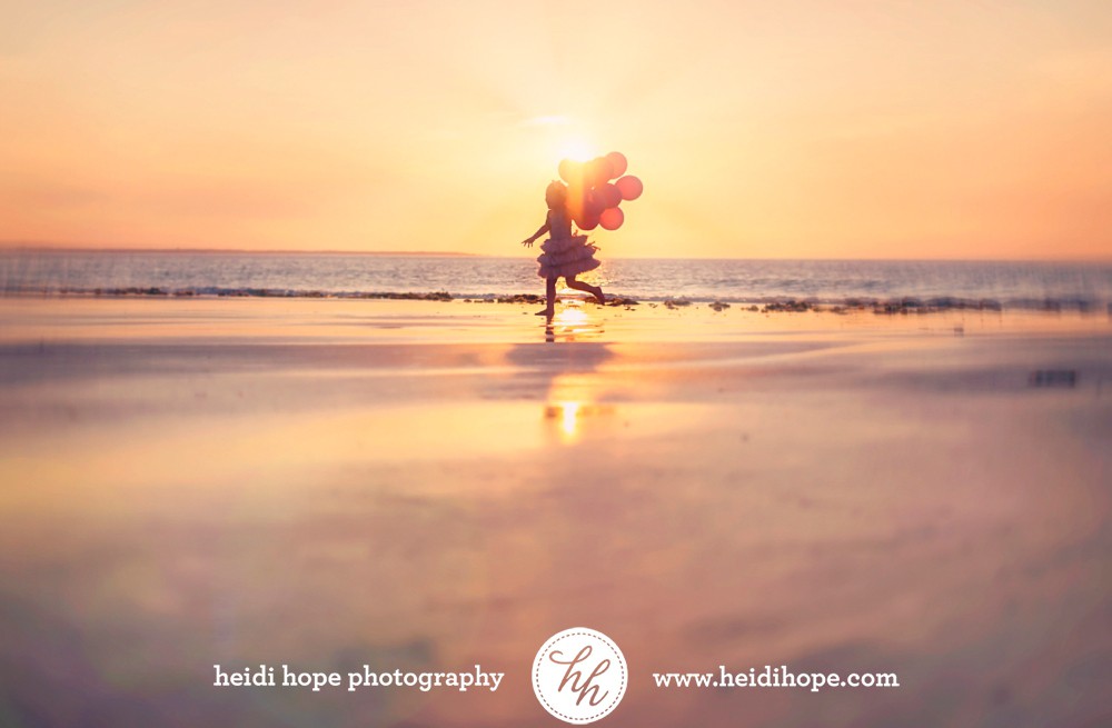 girl in snazziedrawers dress running on the beach with balloons at sunrise #heidihopephotography